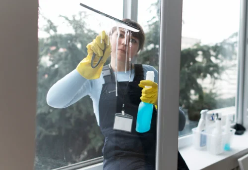 Nettoyage de vitres intérieures et extérieures au Fraysse